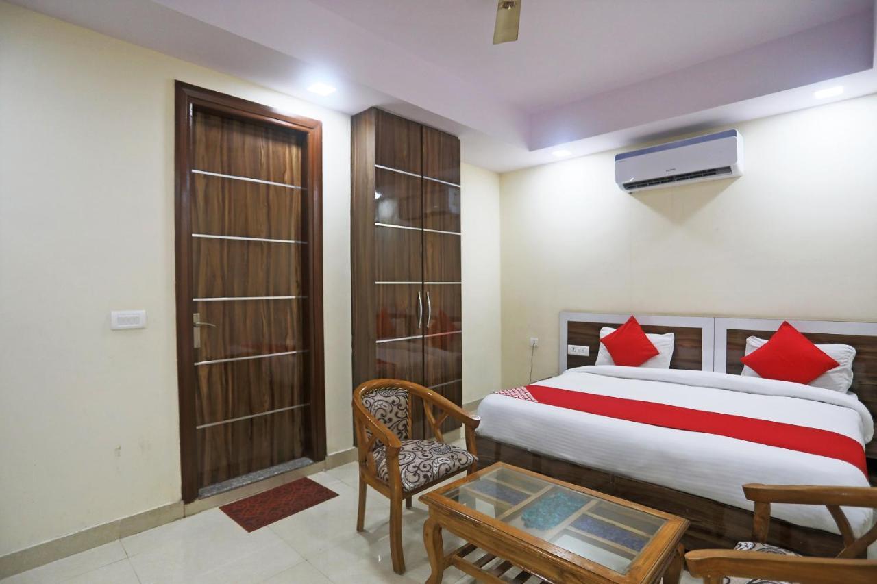 Hotel Rampal Palace Нью-Дели Экстерьер фото